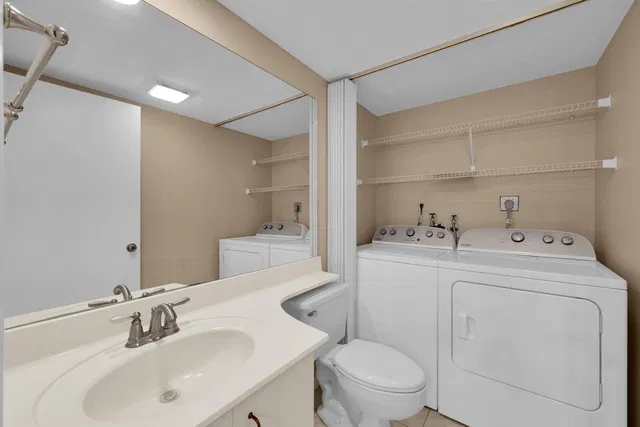 Unit 834 photo 15