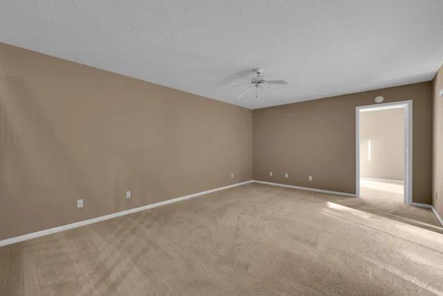 Unit 834 photo 18