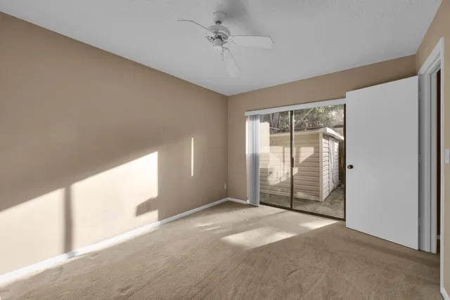 Unit 834 photo 19