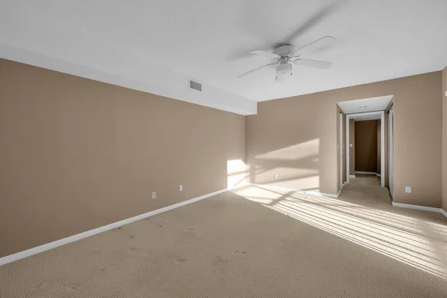 Unit 834 photo 33