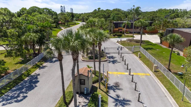 Unit 834 photo 49