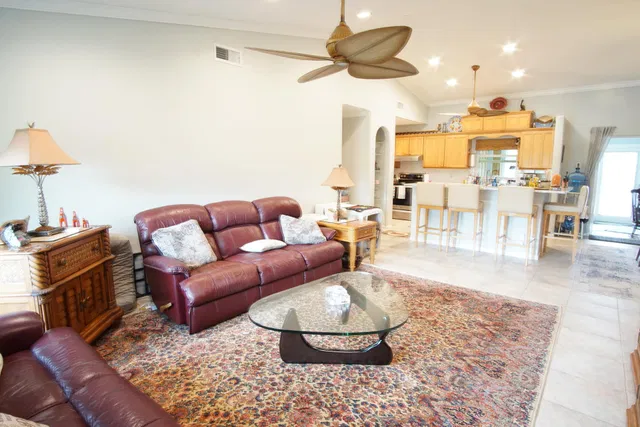 Residence photo 3