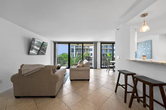 Unit 5120 photo 4
