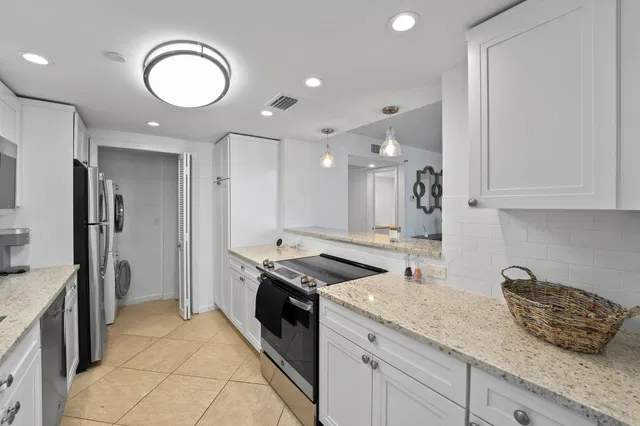 Unit 5120 photo 9