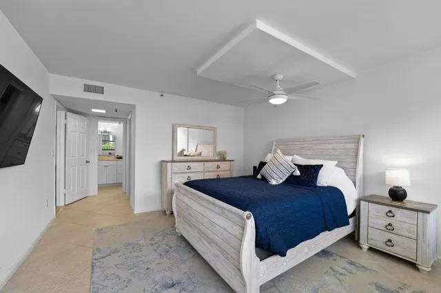 Unit 5120 photo 10