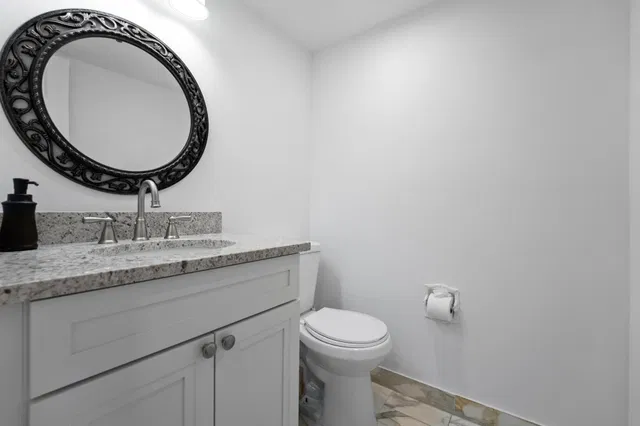 Unit 5120 photo 13