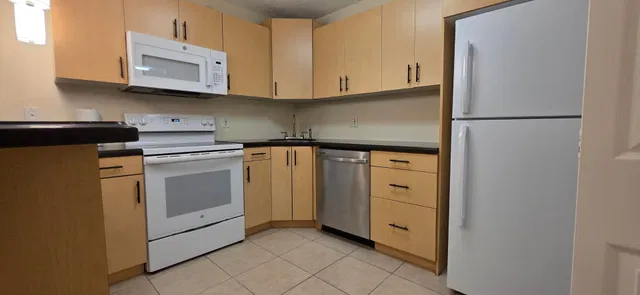 Unit B1 photo 3