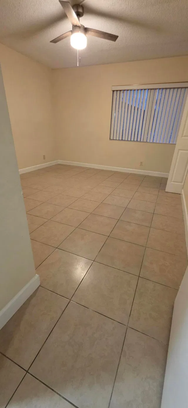 Unit B1 photo 14
