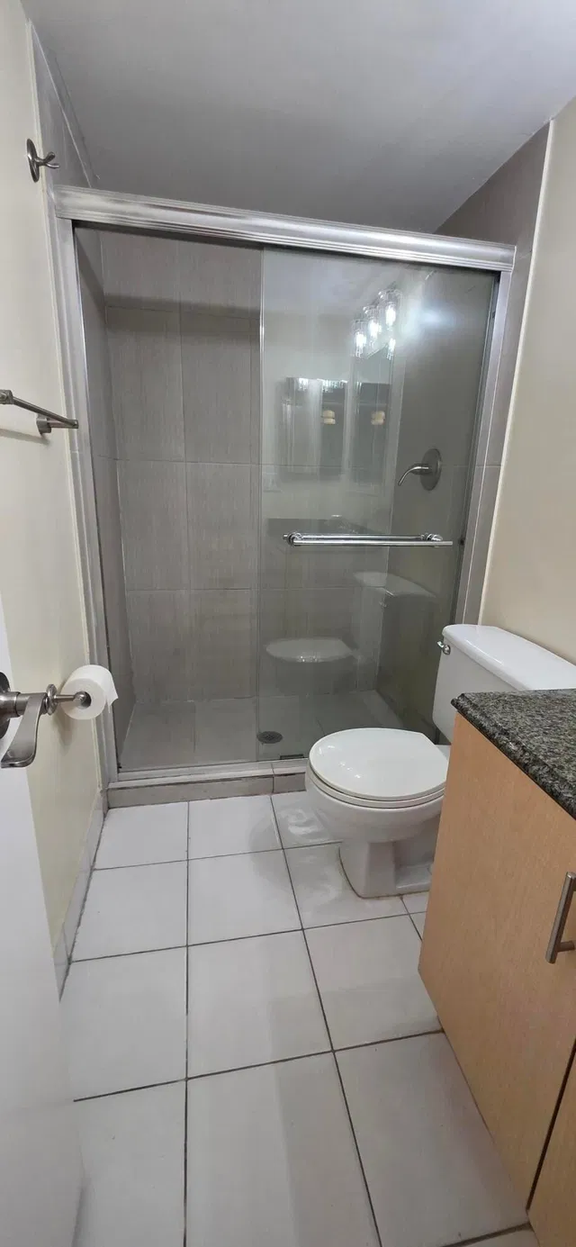 Unit B1 photo 15