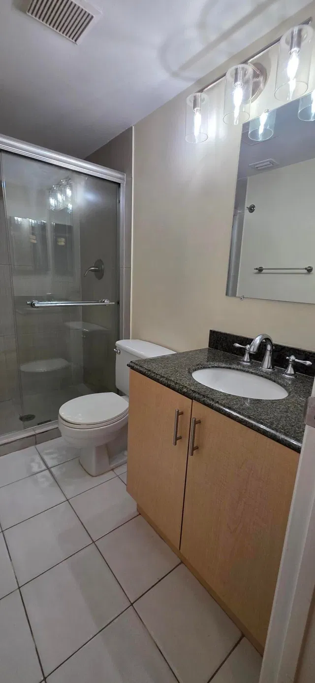 Unit B1 photo 16