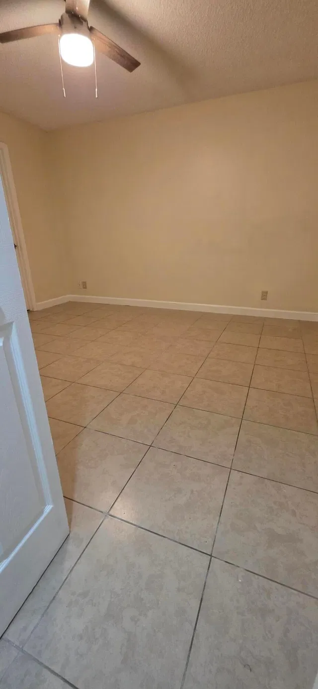 Unit B1 photo 18