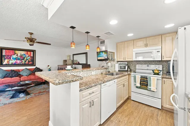  Residence photo 5