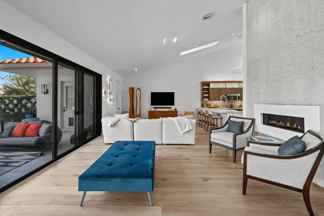 Windsor Way Residence photo 8