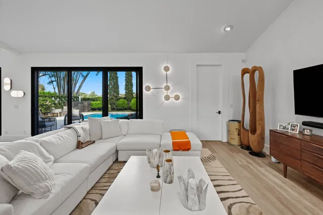 Windsor Way Residence photo 9