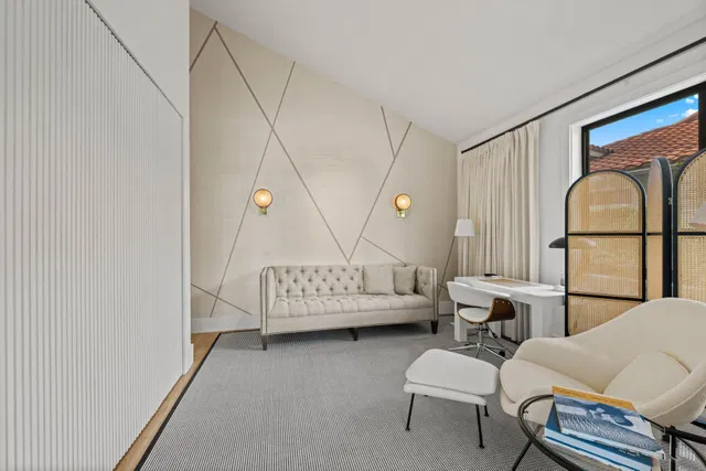 Windsor Way Residence photo 19