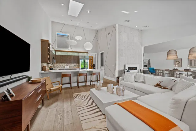 Windsor Way Residence photo 24