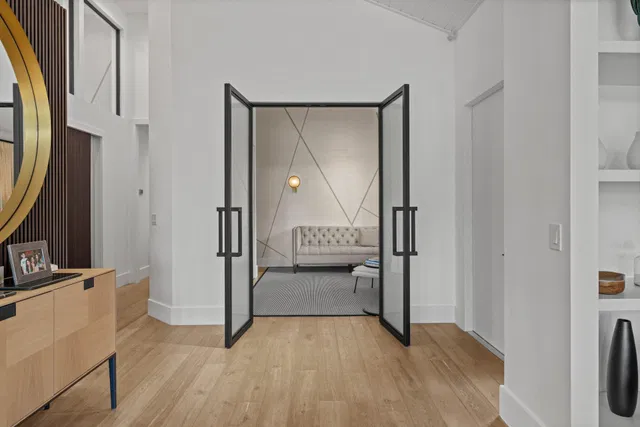 Windsor Way Residence photo 26