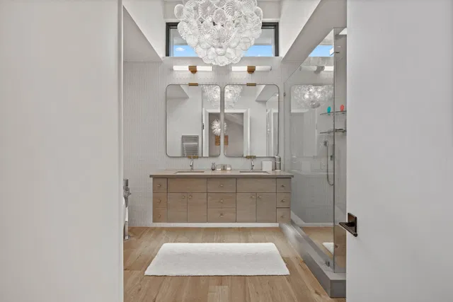 Windsor Way Residence photo 29