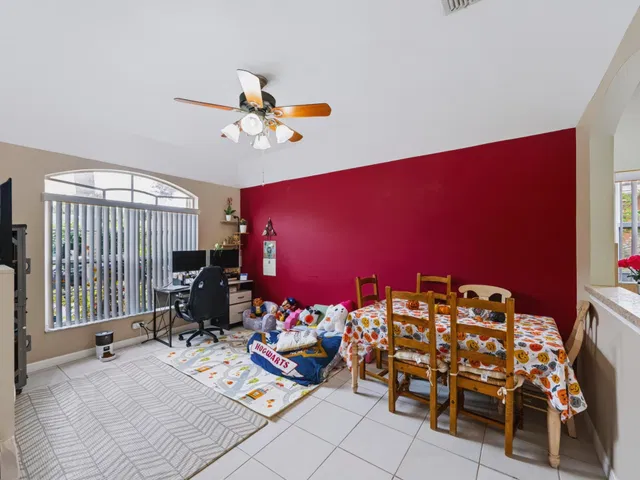 Residence photo 2