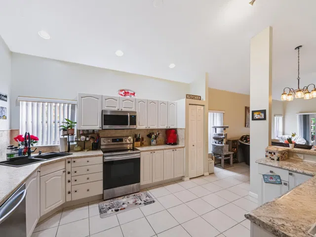 Residence photo 6