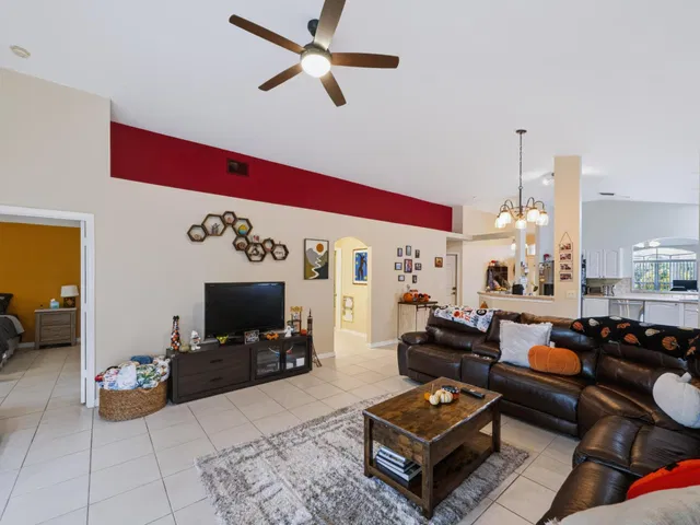 Residence photo 12
