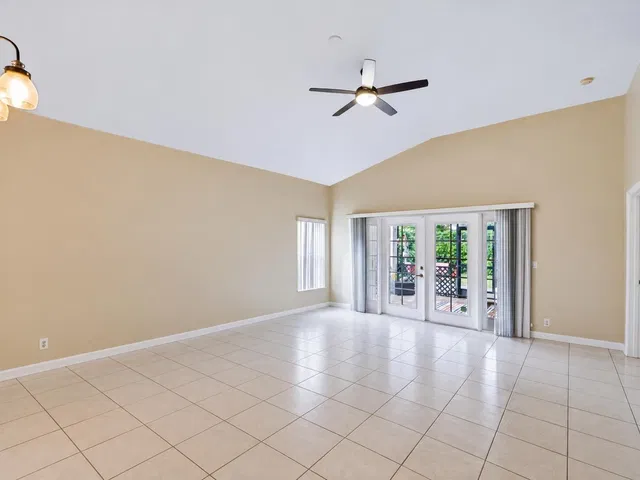 Residence photo 15