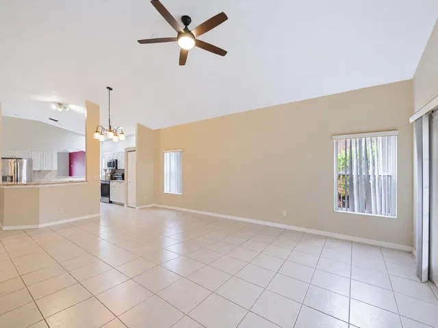 Residence photo 17