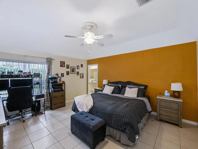 Residence photo 18