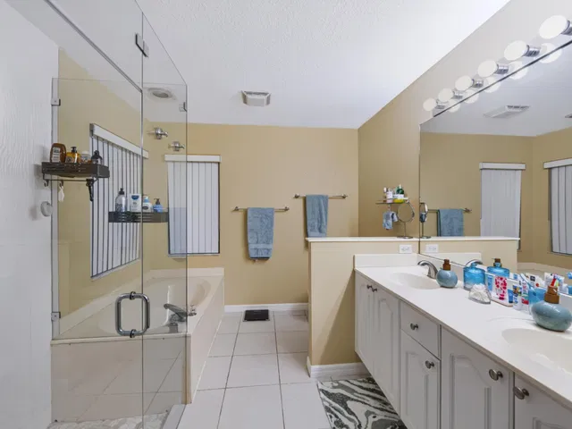 Residence photo 20