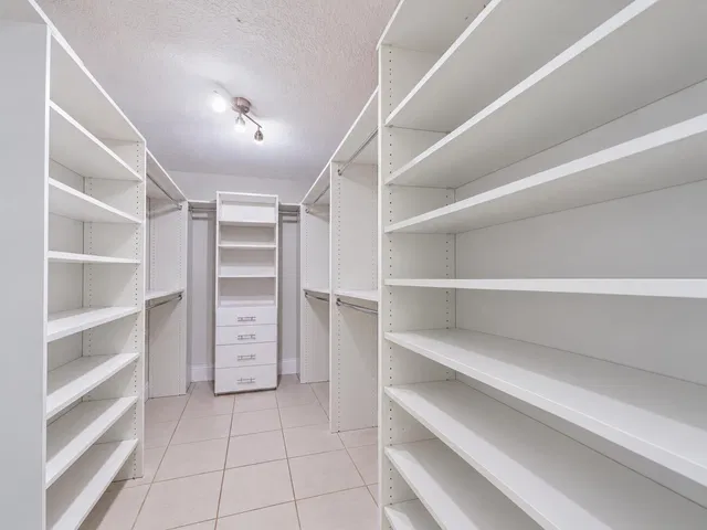 Residence photo 25