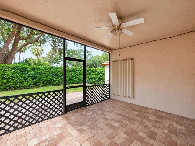 Residence photo 32
