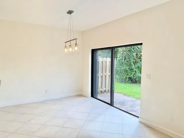  Residence photo 7