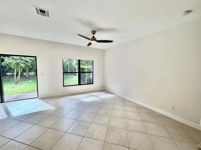  Residence photo 8