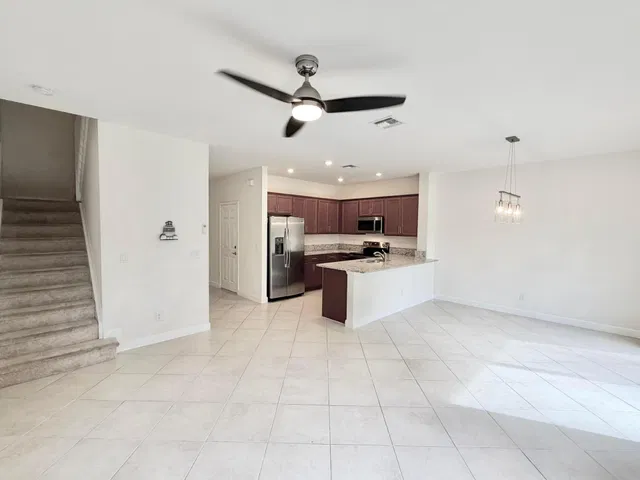  Residence photo 9