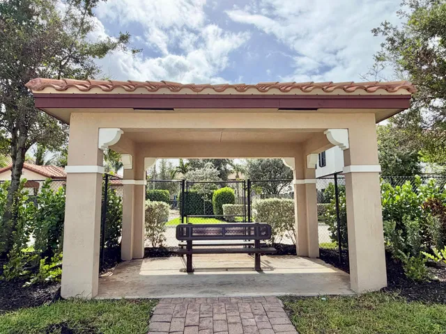  Residence photo 31