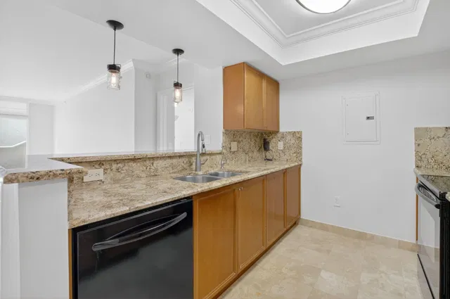 Townsend Place Unit 602 photo 34
