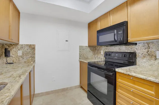 Townsend Place Unit 602 photo 35