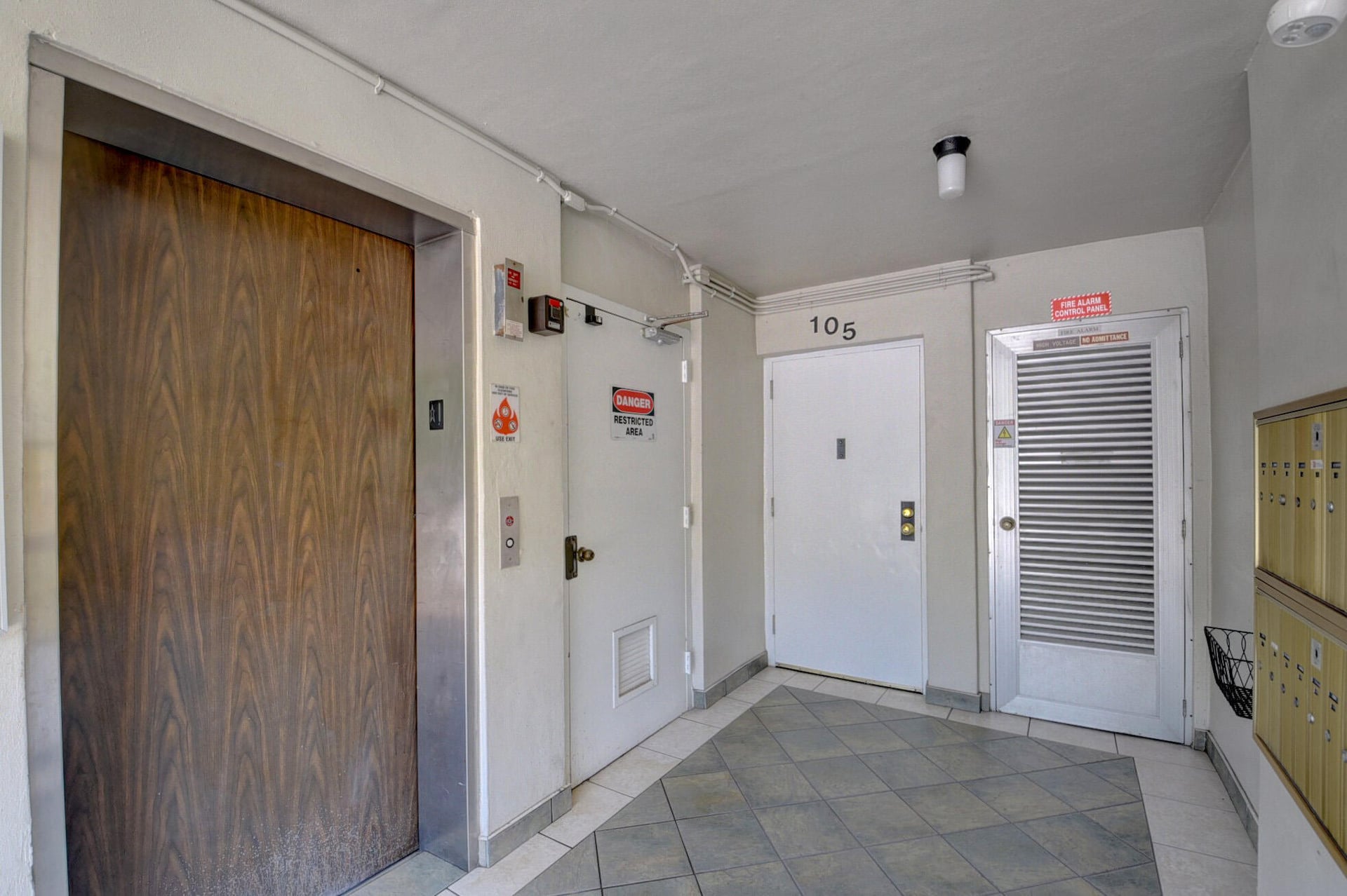 Unit 408 photo 2