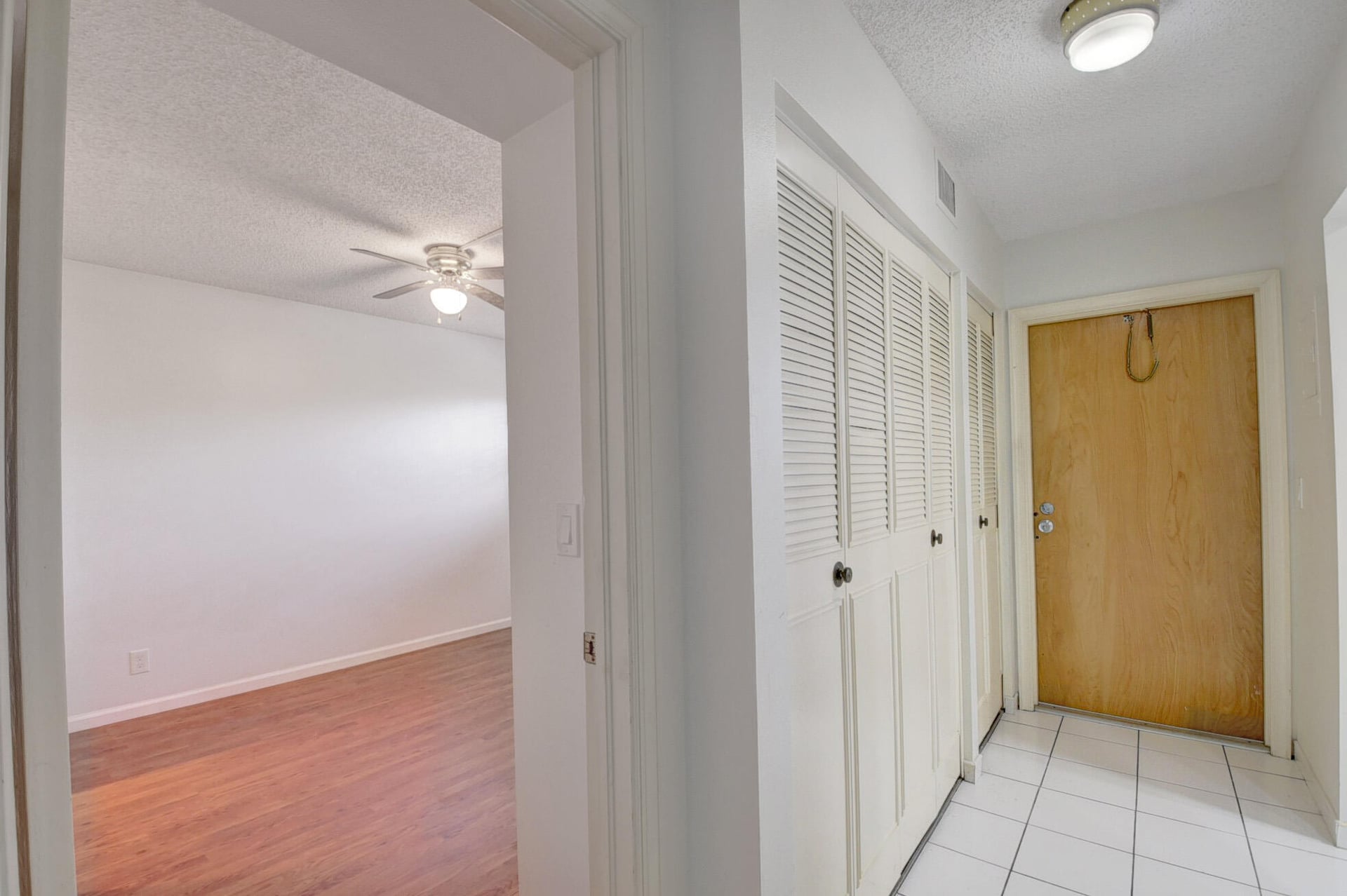 Unit 408 photo 3