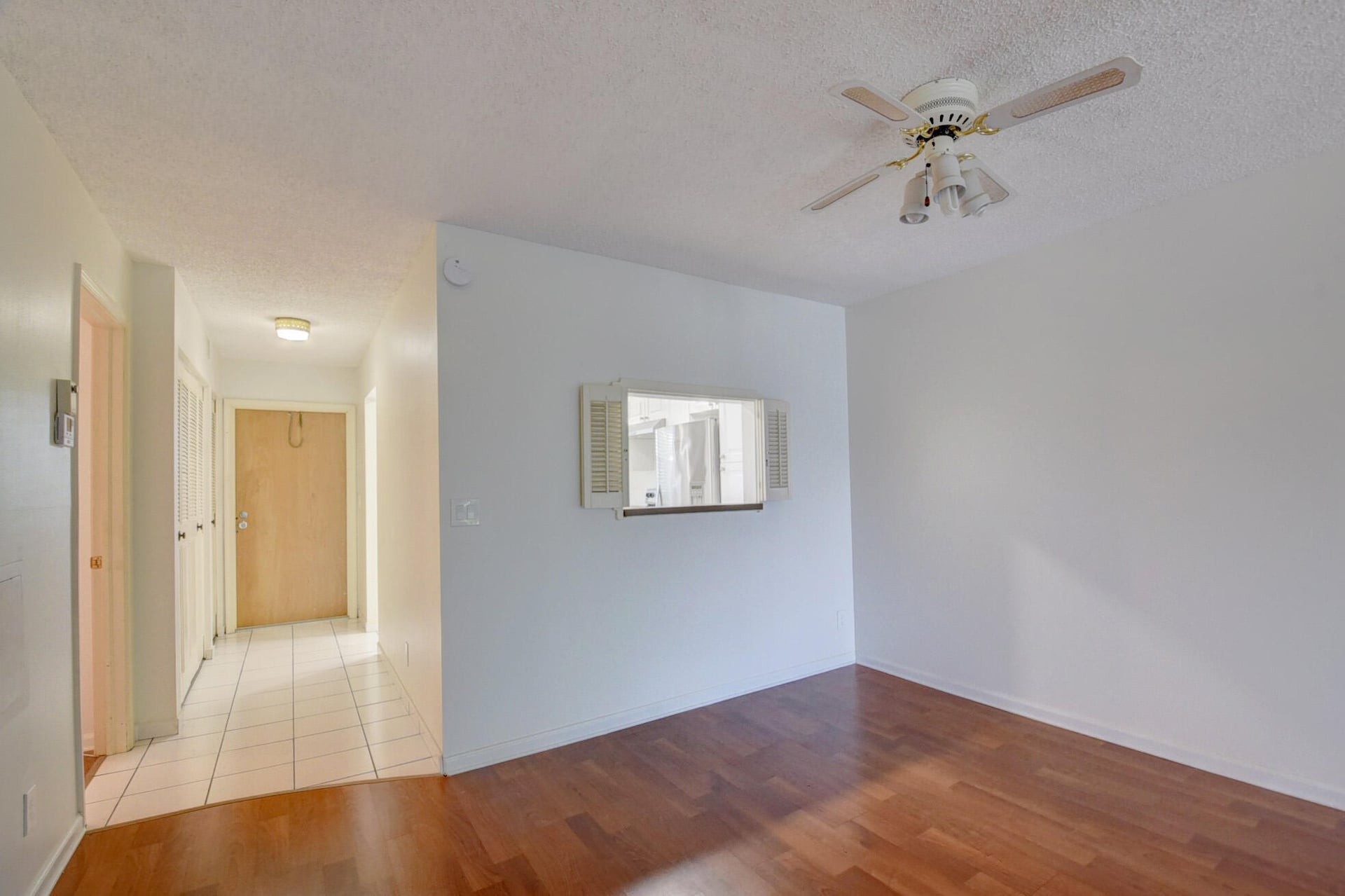 Unit 408 photo 4