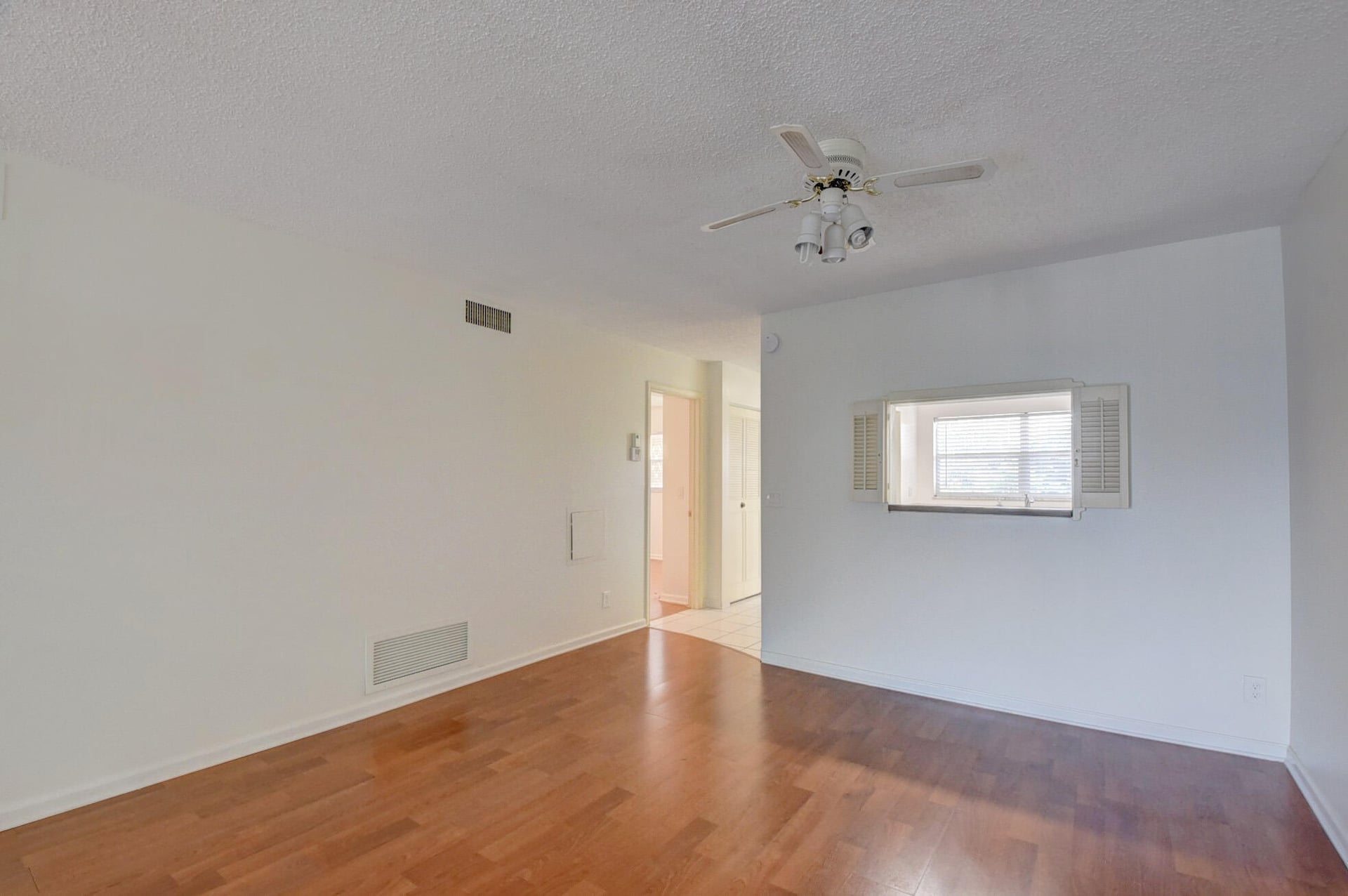 Unit 408 photo 5