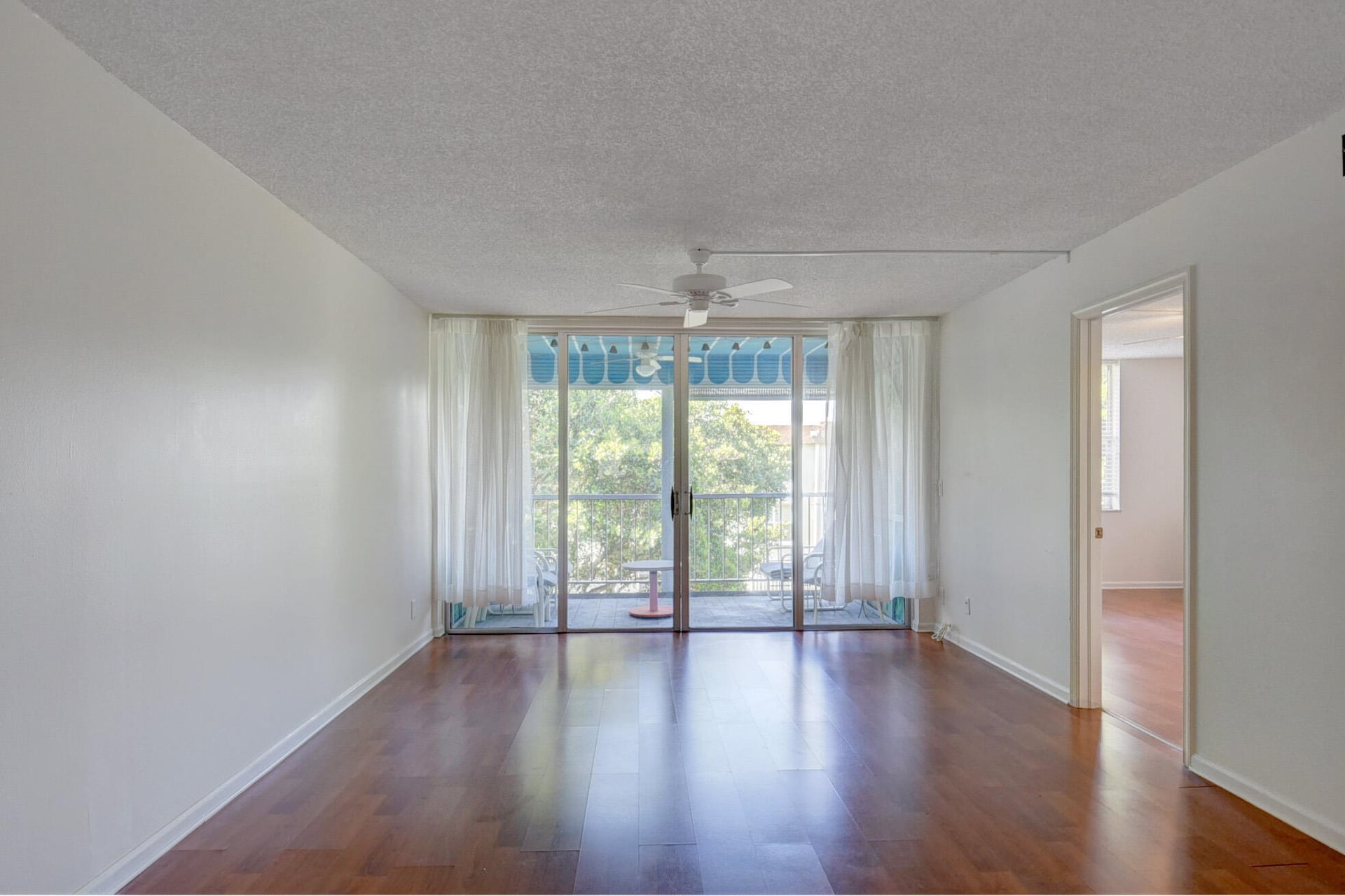 Unit 408 photo 8