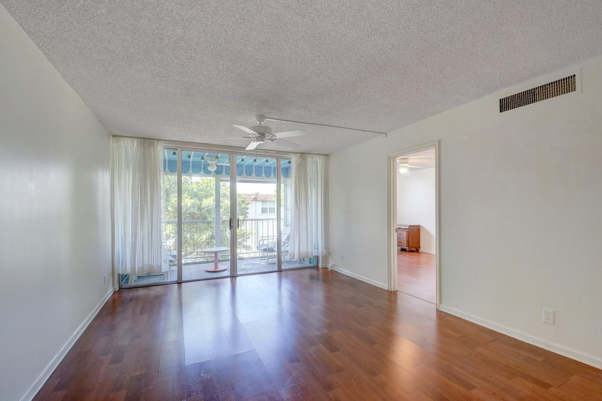 Unit 408 photo 9