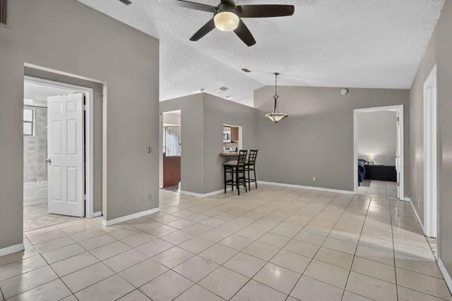 Residence photo 12