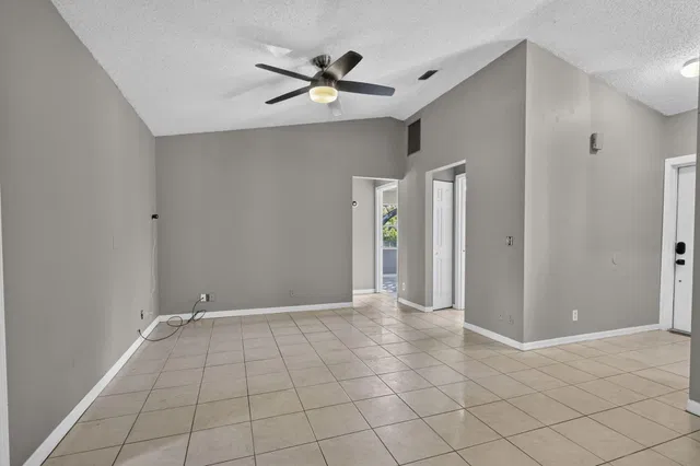 Residence photo 15