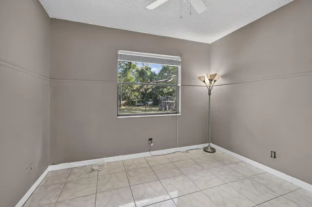 Residence photo 16