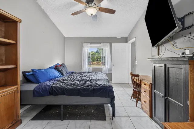 Residence photo 25