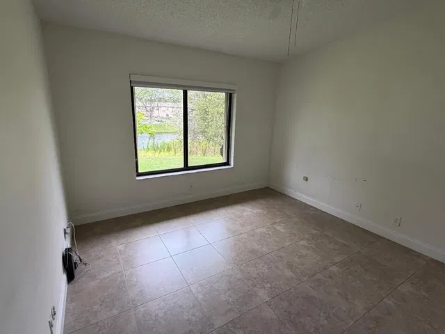 Unit 203 photo 7