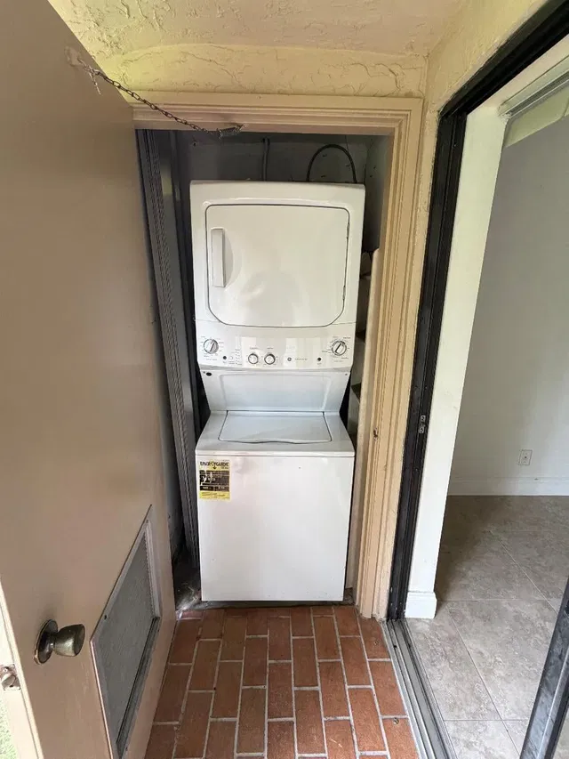 Unit 203 photo 18