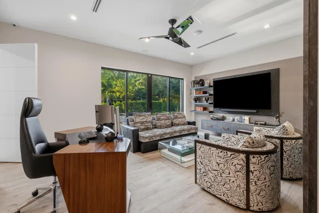 Residence photo 18
